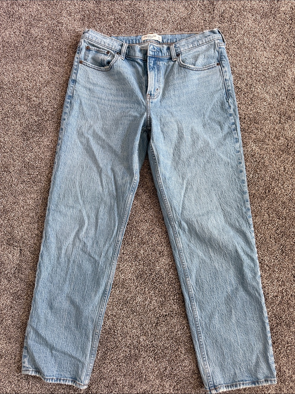 Abercrombie 90s straight mid rise size 31